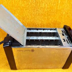 VINTAGE RUSSELL HOBBS KROMAJLI METAL GÖVDELİ EKMEK KIZARTMA MAKİNESİ