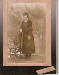 .Osmanlıca yazılı kart---Fotoğraf KADIN 1918.. İSTANBUL HATIRASI  14X18CM KENDİ ORİJİNAL ÇERÇEVESİNDE