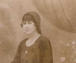 .Osmanlıca yazılı kart---Fotoğraf KADIN 1918.. İSTANBUL HATIRASI  14X18CM KENDİ ORİJİNAL ÇERÇEVESİNDE