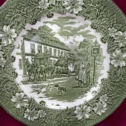 VINTAGE ROYAL TUDOR WARE STAFFORDSHIRE ENGLAND COACHING TAVERNS 1828 HAND ENGRAVED YEŞİL RENKLİ SERAMİK TABAK