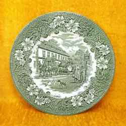 VINTAGE ROYAL TUDOR WARE STAFFORDSHIRE ENGLAND COACHING TAVERNS 1828 HAND ENGRAVED YEŞİL RENKLİ SERAMİK TABAK