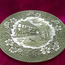 VINTAGE ROYAL TUDOR WARE STAFFORDSHIRE ENGLAND COACHING TAVERNS 1828 HAND ENGRAVED YEŞİL RENKLİ SERAMİK TABAK