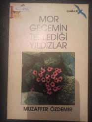 Mor Gecemin Terlediği Yıldızlar - Muzaffer Özdemir - Türkçe Kitap - Yaprak Yayınları -