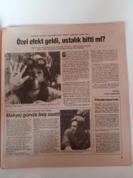 Cumhuriyet Dergi Gazetesi - 7 Ocak 1990 - Sayı 200 - Jodie Foster- İki Film Tek Çeşitleme Şizofreniye Övgü-   Alfa Romeo- Armağanlı Bulmaca - Yaşlı Kıta'nın Genç Umutları - Haftanın Konuğu Behiye Beya Dayan Hayat - Berlin Duvarı - Melih Kibar - İyi Bir Takipçi Misiniz