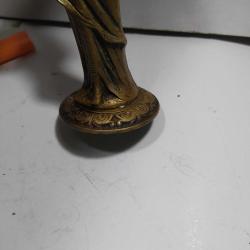 ANTİKA KADIN FORMUNDA PİEİNÇ MUMLUK