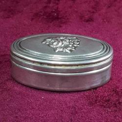 RETRO CHINELLI MADE IN ITALY KAPAĞI KABARTMA ÇİÇEK MOTİFLİ GÜMÜŞ KAPLAMA OVAL METAL TAKI KUTUSU