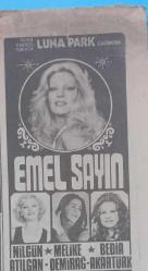 Gazino Reklamları Gazetesi 23Ekim 1976 Gönül Yazar Nigar Uluerer Esengül,Neşe Karaböcek,Emel Sayın,Bedia Akaryakıt,Nilgün Atılgan,Serpil Barlas,Esmeray,Edip Akbayram,Safiye Filiz,Pakize Suda,Berrin Özer,Selma Ergül,Nilgün Peker,Vedat Çetinjaya,Nazan Şoray,Sevda Aloay,Selim Özer,Huri Sapan,Efkan Efekan,Nihal Can,Gönül Tansel,Rezzan Yücel,Nazan Ece,Hayko,Berkant,Tülay Karaca,Zeki Çetin,Huri Sapan,Nihal Arda,Huysuz Virjin,Ancelo,Müjdat Gezen,Meral Aydan,Sezer Güvenirsin,Ateş Böcekleri ,Nesrin Topkapı,Seyyar Taner,Nurhan Damcıoğlu,Adnan Şenses,Öztürk Serengil,Sevda Karaca,Hülya Süer,