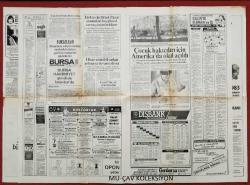 Günaydın Gazete 30 Ağustos 1983 Yunanistan İngiliz Sağlık Sistemini Benimsedi,Robert Hormants,Ziya Ül-Hak,Kenan Evren,Christina Onassis,Alparslan Türkeş,Aleksandra Petroviç,Emel Sayın,Ajda Pekkan,Hülya Koçyiğit
