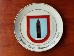 PİYADE OKUL KOMUTANLIĞI ASKERİ PORSELEN TABAK - PLAKET  - ROZET - MADALYON NADİR ÇIKAR B9116