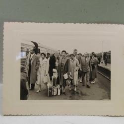 KRT100----1955 MOSKOVA TREN İSTASYONU FOTOĞRAFI--2 ADET