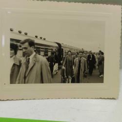 KRT100----1955 MOSKOVA TREN İSTASYONU FOTOĞRAFI--2 ADET