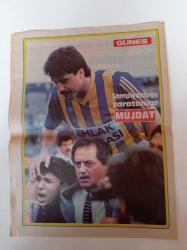 Güneş Spor Şampiyonluk Gazetesi 5 - 1989 - Müjdat Yetkiner Fotoğrafı- Rıdvan Dilmen Yazdı Fenerbahçe'nin Şampiyonluk Öyküsü - Veselinoviç Bizi Otomatiğe Bağladı - Trabzonspor'a Gol Yağmuru - Oğuz Çetin Rıdvan'ın Sahada Olması Bize Yeter