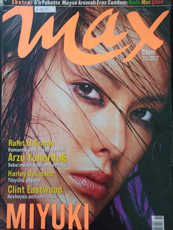 Dasha yalangoch fotosuratlar Porno qul olomon uchun analingusni amalga oshiradi.