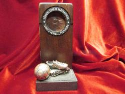 TÜRKİYE FUTBOL FEDARASYONU'NUN HARİKA GÖRSELLİ AHŞAP BİBLO FİGÜRLÜ OBJESİ 856