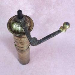 ANTİKA HACI ARTİN PİRİNÇ KAHVE DEĞİRMENİ