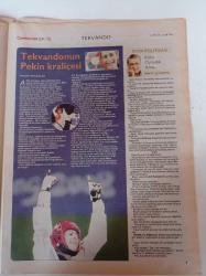 Cumhuriyet Spor Gazetesi - 9 Eylül 2008 - Semih Şentürk Fotoğrafı - Atlar Havuzda - Suni Çimde Suni Futbol - Kemal Aslan Fenerbahçe'den Körfez'e- Tekvandonun Pekin Kraliçesi Azize Tanrıkulu