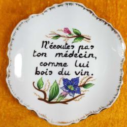 VINTAGE N' ECOUTES PAS TON MEDECIN , COMME LUI BOIS DU VIN FRANSIZCA YAZILI ÇİÇEK RESİMLİ DEKORATİF PORSELEN DUVAR TABAĞI