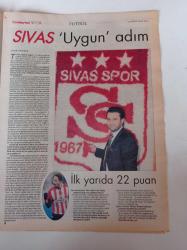 Cumhuriyet Spor Gazetesi - 14 Kasım 2006 - Futbolun Şiiri Fena Halde Yaşam- Gençliğim Eyvah - Rasim Kara Beşiktaş Nereye - Unutulan Efsane Veli Balli- Futbolun Tercümanı Mourinho - Nuri Şahin