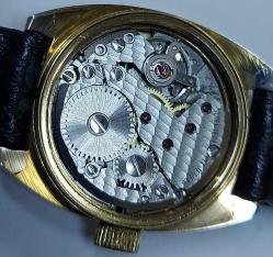 İSVİÇRE ANTİK VIALUX MARKA KURMALI ÇOK BAKIMLI MUHTEŞEM ORİJİNAL SARI AKSAMLARI ALTIN KAPLAMA TAKVİMLİ BAYAN KOL SAATİ Y1AAA2 NADİR