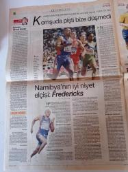 Cumhuriyet Spor Gazetesi - 8 Eylül 2004 - Sayı 43 - A Milli Takım Fotoğrafı - Bizim Jay Jay Okocha Bolton'dan Mutlu - Beşiktaş İçin Kaçan Fırsat İbrahimoviç - Fenerbahçe Başkanı Aziz Yıldırım Despot