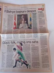 Cumhuriyet Spor Gazetesi - 8 Eylül 2004 - Sayı 43 - A Milli Takım Fotoğrafı - Bizim Jay Jay Okocha Bolton'dan Mutlu - Beşiktaş İçin Kaçan Fırsat İbrahimoviç - Fenerbahçe Başkanı Aziz Yıldırım Despot
