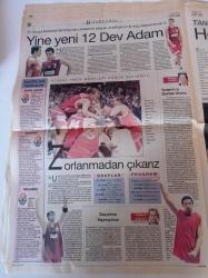 Cumhuriyet Spor Gazetesi - 8 Eylül 2004 - Sayı 43 - A Milli Takım Fotoğrafı - Bizim Jay Jay Okocha Bolton'dan Mutlu - Beşiktaş İçin Kaçan Fırsat İbrahimoviç - Fenerbahçe Başkanı Aziz Yıldırım Despot