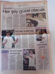 Cumhuriyet Spor Gazetesi - 8 Eylül 2004 - Sayı 43 - A Milli Takım Fotoğrafı - Bizim Jay Jay Okocha Bolton'dan Mutlu - Beşiktaş İçin Kaçan Fırsat İbrahimoviç - Fenerbahçe Başkanı Aziz Yıldırım Despot