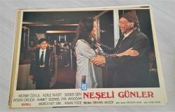 Efemera - Neşeli Günler Film (Münir Özkul, Adile Naşit, Ayşen Gruda, Oya Aydoğan, Mürüvvet Sim, Ahmet Sezerel) Lobi Kart (24&times;33.5) - kitantik - kitaLog