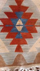 KİLİM - ANADOLU GELENEKSEL EL DOKUMA SECCADE  FORMUNDA YÖRÜK YÜN  KİLİM Ebat: 57x 95 cm..