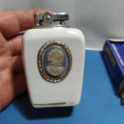 P14---PORSELEN KAİDELİ BENZİNLİ MASA ÇAKMAĞI