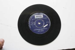 tom jones - looking out my window - a minute of your time / 45'lik    45 LİK  YABANCI PLAK  ( YENİ KOLİ 5