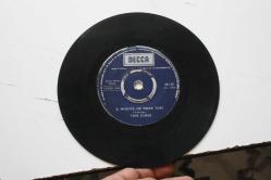 tom jones - looking out my window - a minute of your time / 45'lik    45 LİK  YABANCI PLAK  ( YENİ KOLİ 5