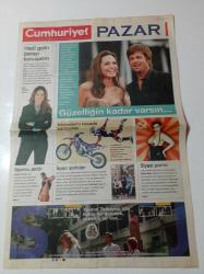 Cumhuriyet Pazar Gazetesi - 3 Haziran 2012 - Sayı 1367 - Angelina Jolie ve Brad Pitt Fotoğrafı - Jennifer Lopez - Marilyn Monroe - Siyasi Porno- Sporcu Aktör Murat Tavman