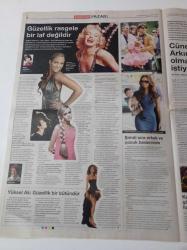 Cumhuriyet Pazar Gazetesi - 3 Haziran 2012 - Sayı 1367 - Angelina Jolie ve Brad Pitt Fotoğrafı - Jennifer Lopez - Marilyn Monroe - Siyasi Porno- Sporcu Aktör Murat Tavman