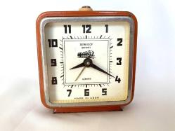 SERKİSOF ANTİKA KURMALI ALARMLI ÇALAR SAAT , BAKIMLARI YAPILMIŞ OLUP, BÜTÜN AKSAMLARI TAM ORJİNAL ZAMAN TUTUŞLARI GAYET İYİDİR