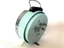 ANTİKA KURMALI ALARMLI ÇALAR SAAT , BAKIMLARI YAPILMIŞ OLUP, BÜTÜN AKSAMLARI TAM ORJİNAL ZAMAN TUTUŞLARI GAYET İYİDİR