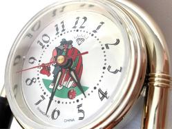 ANTİKA KURMALI ALARMLI ÇALAR SAAT , BAKIMLARI YAPILMIŞ OLUP, BÜTÜN AKSAMLARI TAM ORJİNAL ZAMAN TUTUŞLARI GAYET İYİDİR