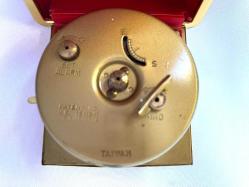 WEST CLOX ANTİKA SEYAHAT SAATİ- KURMALI ALARMLI ÇALAR SAAT , BAKIMLARI YAPILMIŞ OLUP, BÜTÜN AKSAMLARI TAM ORJİNAL ZAMAN TUTUŞLARI GAYET İYİDİR ANCAK KAPAK KAPANMAMAKTADIR.