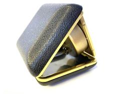 ALMAN JERGER YENİ AYARINDA ANTİKA SEYAHAT SAATİ- KURMALI ALARMLI ÇALAR SAAT , BAKIMLARI YAPILMIŞ OLUP, BÜTÜN AKSAMLARI TAM ORJİNAL ZAMAN TUTUŞLARI GAYET İYİDİR .