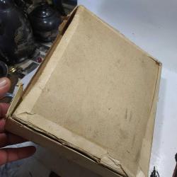 ÇY9----YILDIZ 1875 GİYİM EŞYASINDA KALİTENİN SEMBOLU YAŞLI KARTON KUTU
