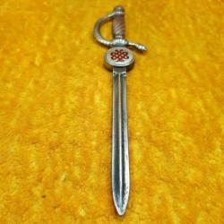 VINTAGE MERASİM KILICI FORMUNDA TIP ARMALI GÜMÜŞ KAPLAMA METAL ZARF AÇACAĞI