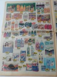 Milliyet Vitrin Gazetesi - 10 Ekim 1998 - Sayı 98 - Bir Defilenin Perde Arkası - Oyuncu Ve Sunucu İclal Aydın - İyi Şarap İştah Açıyor - Manken Selin Toktay- Meltem Cumbul - Ünlü Top Model Carlo Buruni