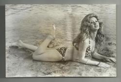 SİNEMA SANATÇISI ÜLKÜ ÖZEN DENİZ KENARINDA ORİJİNAL SB FOTOĞRAF...