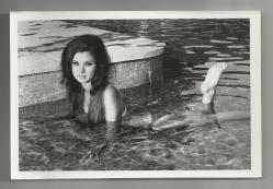 BEBEK YÜZLÜ ÜLKÜ ÖZEN HAVUZDA ESKİ ORİJİNAL FOTOĞRAF...