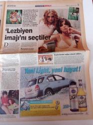 Milliyet Pazar Gazetesi - 25 Ağustos 2002 - Trabzonspor'un Güney Koreli Futbolcusu Lee Eul Yong Fotoğrafı - Rus Pop Grubu Tatu'yu Lezbiyen İmajı Ünlü Yaptı - Gülben Ergen - Yılmaz Erdoğan - Sibel Can