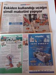 Milliyet Pazar Gazetesi - 25 Ağustos 2002 - Trabzonspor'un Güney Koreli Futbolcusu Lee Eul Yong Fotoğrafı - Rus Pop Grubu Tatu'yu Lezbiyen İmajı Ünlü Yaptı - Gülben Ergen - Yılmaz Erdoğan - Sibel Can