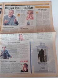 Milliyet Kültür Sanat Gazetesi - 21 Mart 2002 - Kaybedenler Ailesi - Gene Hackman - Anjelica Huston - Tarık Akan - Atıf Yılmaz - Halil Ergün - Ali Özgentürk - Elif Şafak