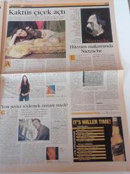 Milliyet Kültür Sanat Gazetesi - 21 Mart 2002 - Kaybedenler Ailesi - Gene Hackman - Anjelica Huston - Tarık Akan - Atıf Yılmaz - Halil Ergün - Ali Özgentürk - Elif Şafak