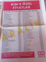 Milliyet Vitrin Gazetesi - 23 Aralık 2000 - Sayı 213 - Manken Ceylan Saner Ve Evren Özgürbüz Fotoğrafı - Bim 2000 Yılı Market Fiyatları - Taş Plak - Eğlence Kıbrıs'ta