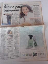 Milliyet Pazar Gazetesi - 3 Aralık 2000 - Murat Belge ve Hale Soygazi Fotoğrafı - Küçük Paris Cihangir - Kentli Kadının Seks Güncesi - Sarah Jessica Parker